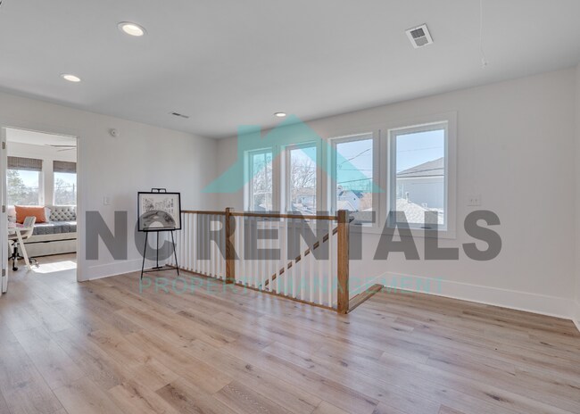 Building Photo - 1501 E Jones St