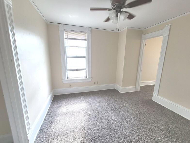 Interior Photo - 1710-14 Bradford