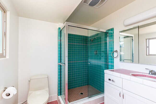 Building Photo - ** AMAZING ALLIED GARDENS 3/2 HOME 2 CAR G...