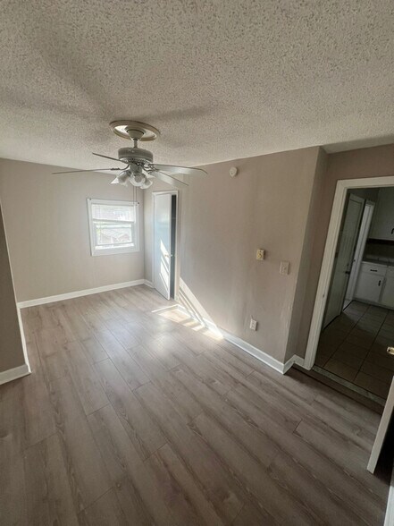 Building Photo - 367 Zion St