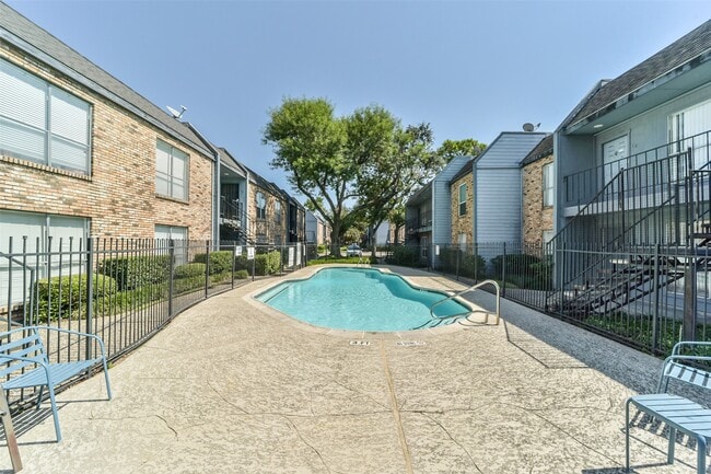 Building Photo - 6202 Skyline Dr