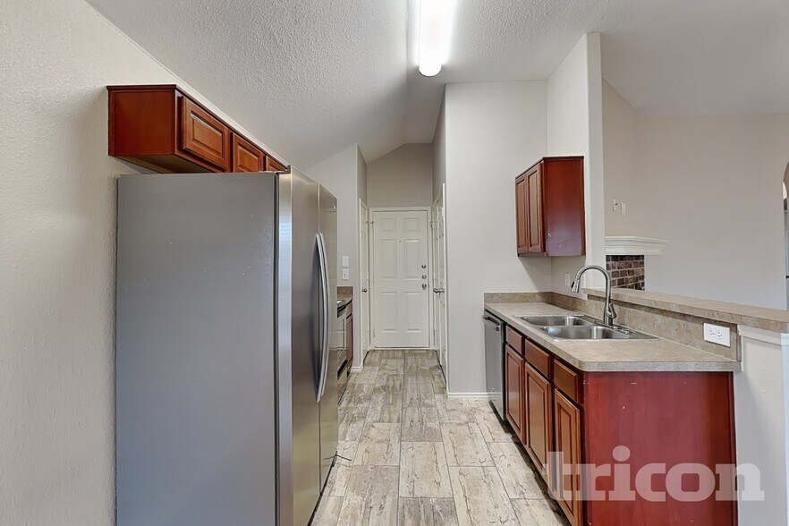 Building Photo - 4200 Agate Dr