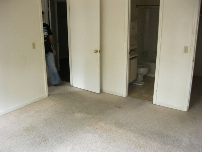 Building Photo - Cozy Home