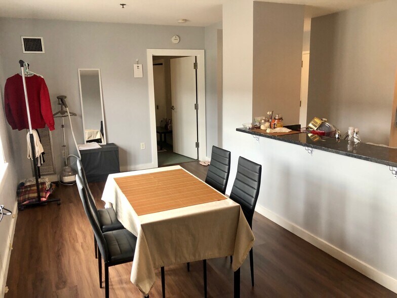 Building Photo - 534 Commonwealth Ave