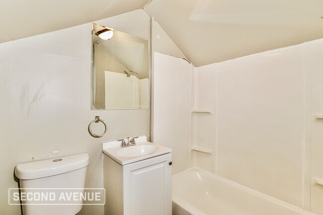 Building Photo - 2114 Greenwood Ave