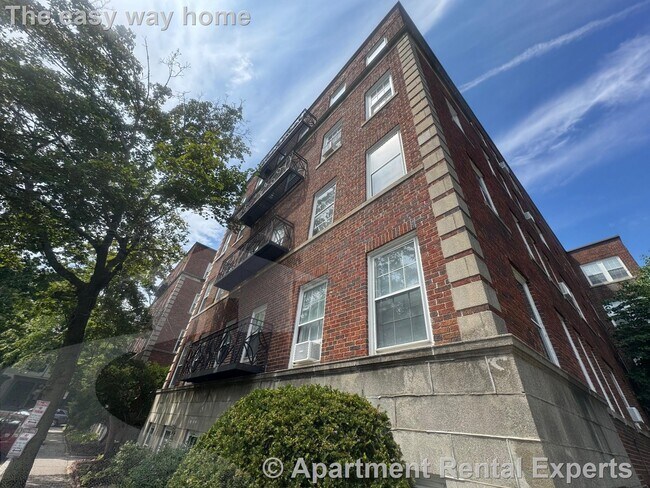 Building Photo - 77 Martin St