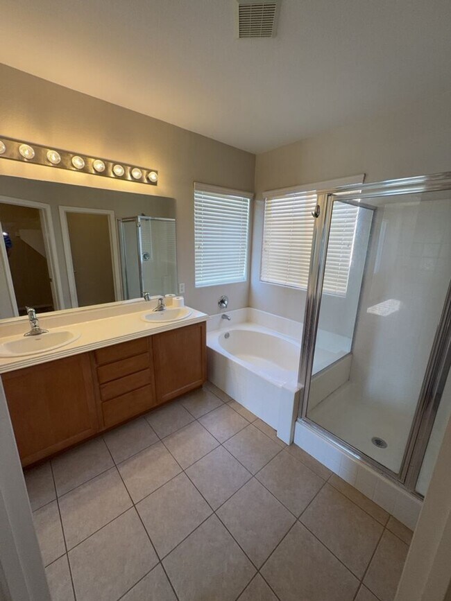 Building Photo - Gated community in Southern Highlands!