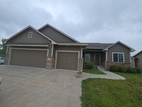 Building Photo - Spacious 5 Bedroom • 3 Bathroom Home in US...