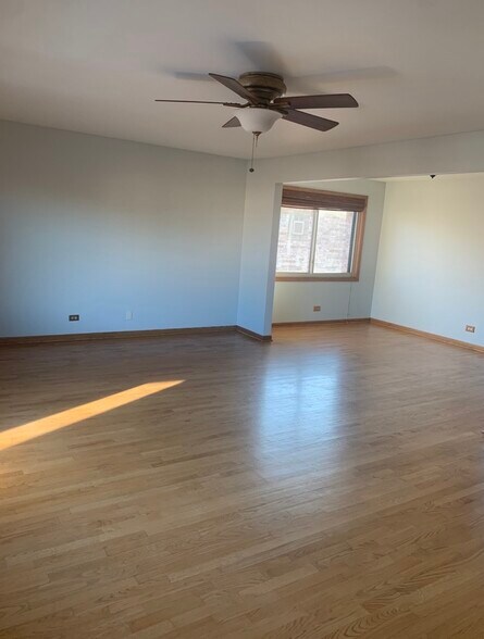 Building Photo - 8826 N Chester Ave