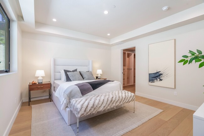 Building Photo - 1859 Barry Ave