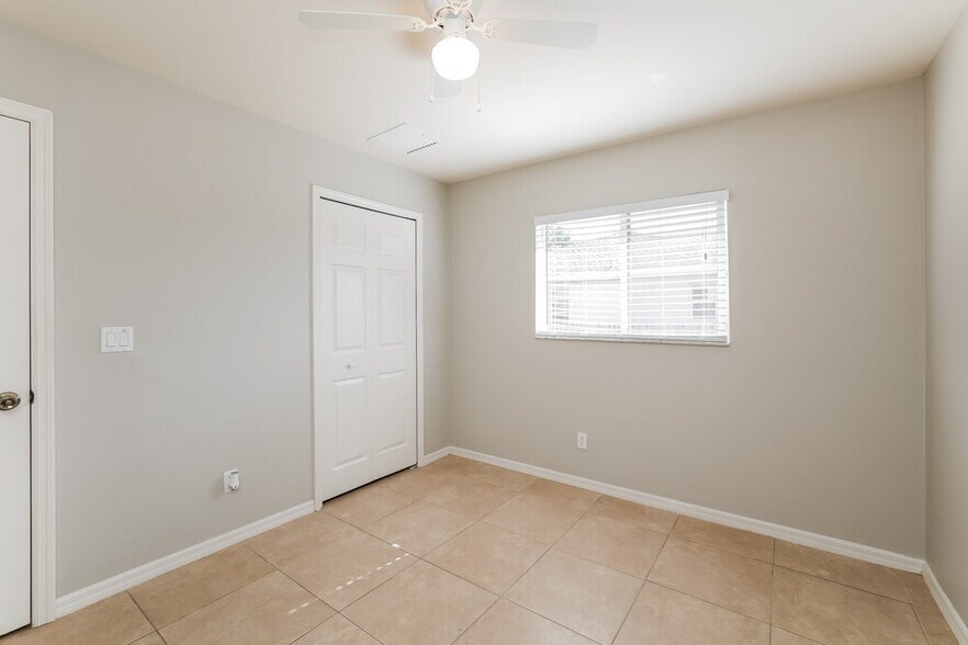 Building Photo - 1402 SW 39th Terrace