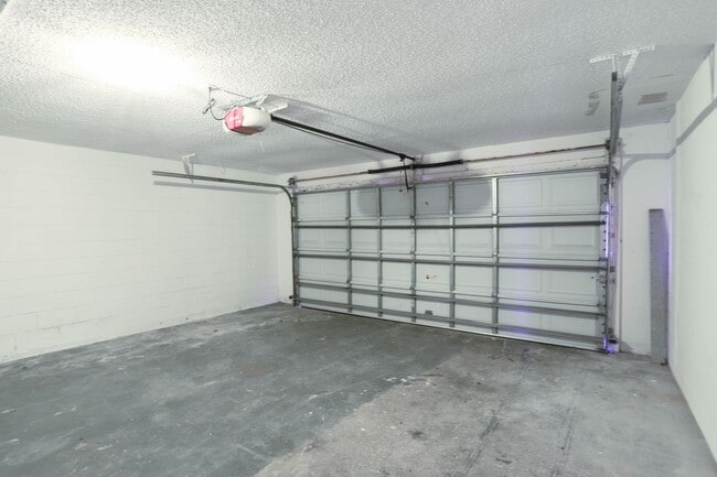 Building Photo - 647 Falling Oak Cove