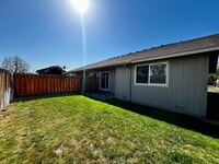 Building Photo - r205