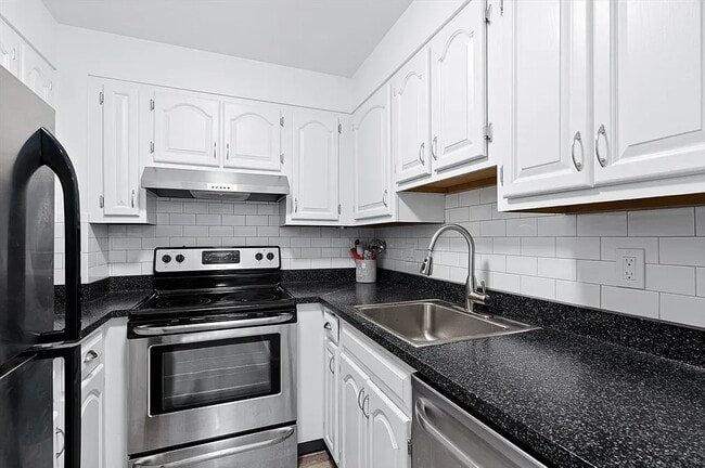 Building Photo - Sleek, Modern Unit Available Now