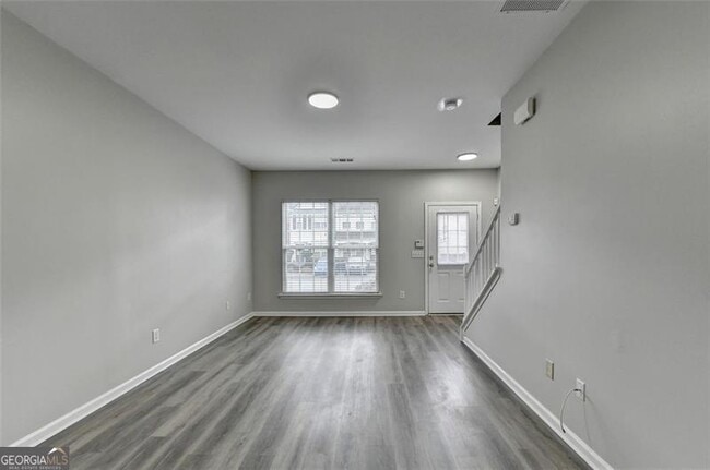 Building Photo - 903 Redwood Dr