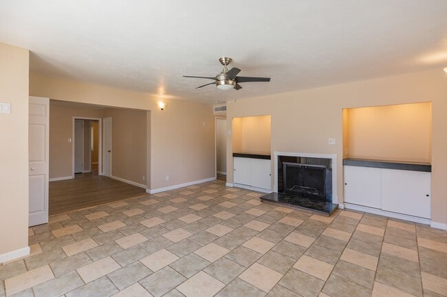 Building Photo - Spacious 4 Bedroom Home