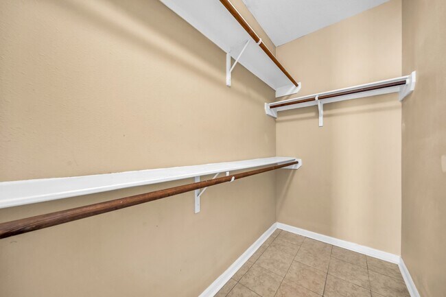Building Photo - 1213 Oxon Run