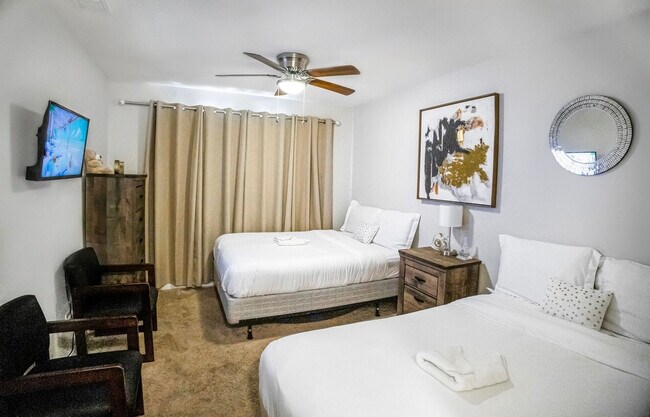 Building Photo - 660 Sunnyside Ave