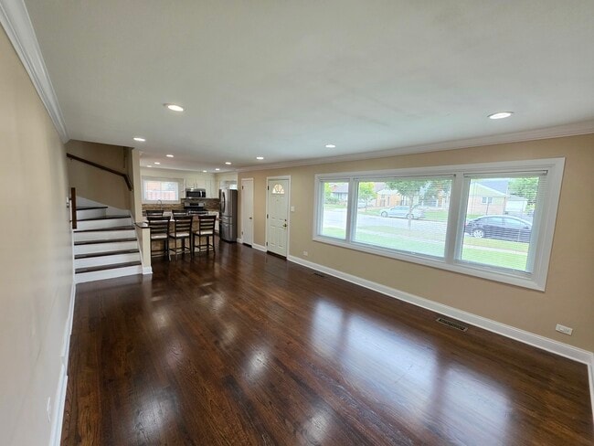 Building Photo - 9104 Oleander Ave