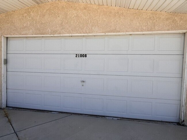 Building Photo - 4 bedroom 2.5 bathroom house in Apple Valley Ca!