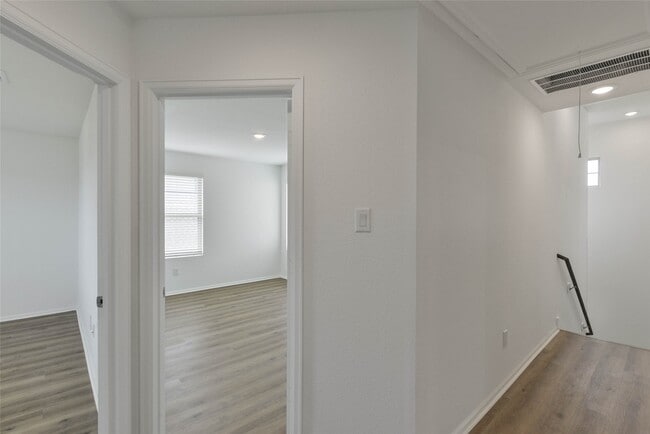 Building Photo - 3015 Wedgewood Cv Wy