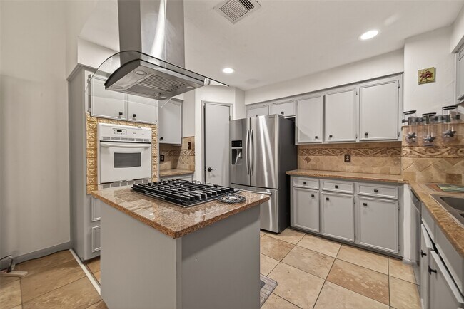 Building Photo - 11331 Oakcenter Dr