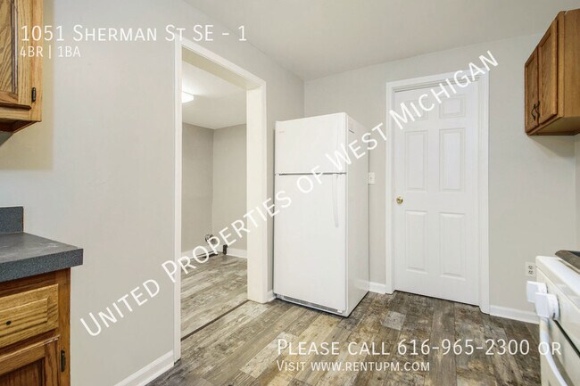 Building Photo - Available Now | 4 Bedroom 1 Bath Lower Lev...