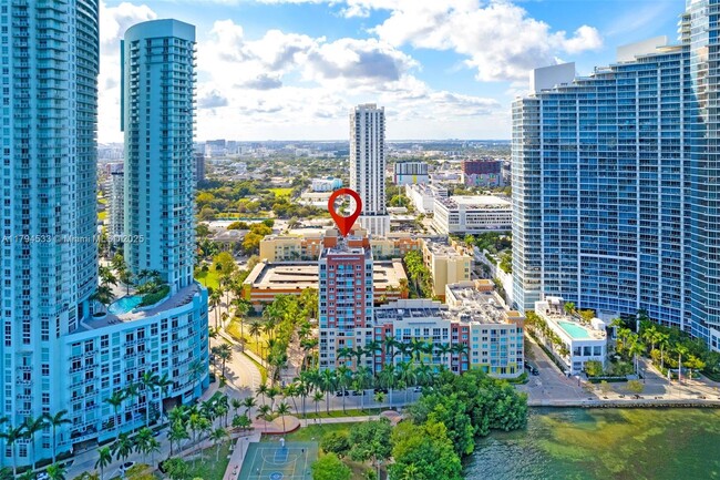 Building Photo - 2000 N Bayshore Dr