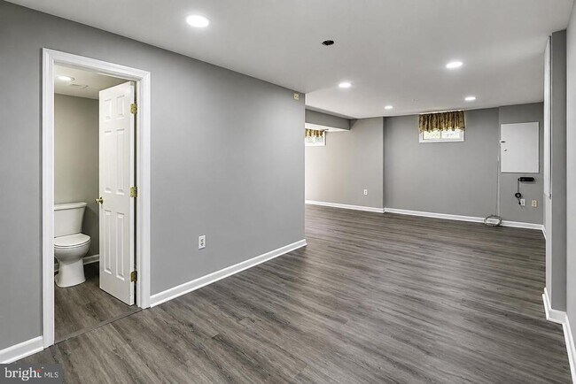 Building Photo - 15025 Timberlake Dr