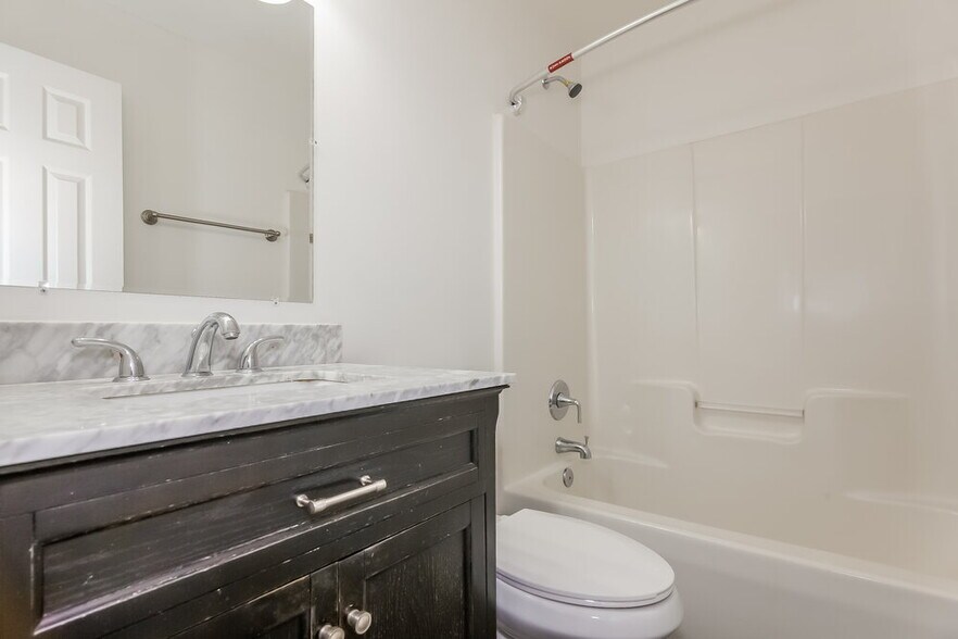 Building Photo - 1610 Royal Tree Ct