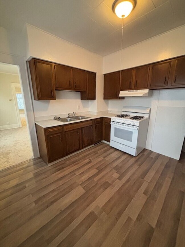 Primary Photo - 620-22 Fellows Ave