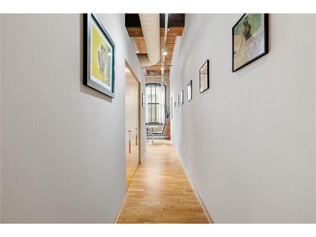 Building Photo - 400 N 1st St