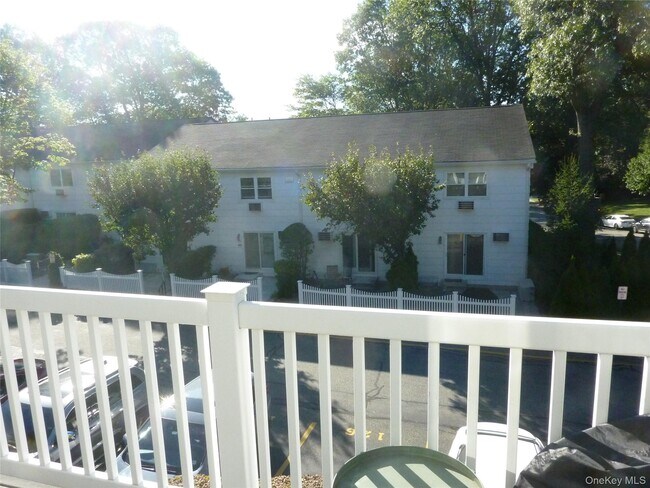 Building Photo - 133 Doxbury Ln