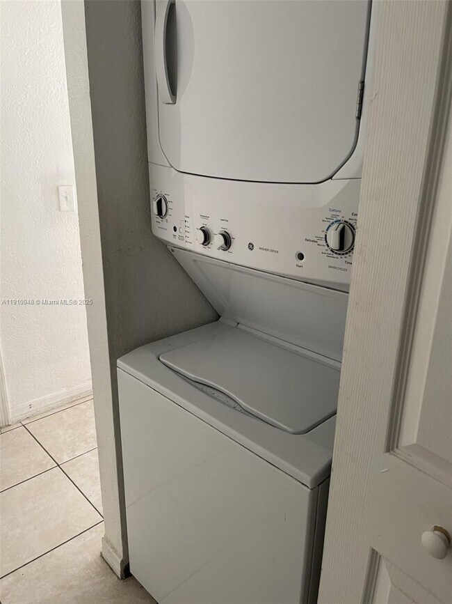 Building Photo - 28452 SW 141st Pl