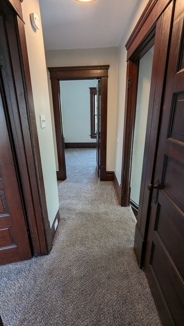 Building Photo - Spacious 5-bedroom, 1-bath home offers flexible living across multiple levels in Akron