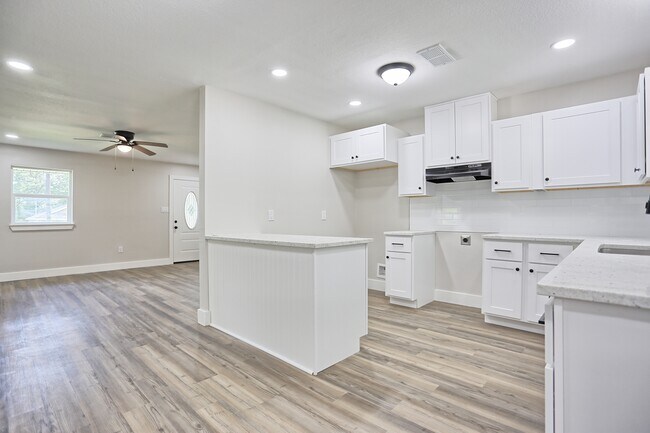 Building Photo - 704 Natchez River Cir