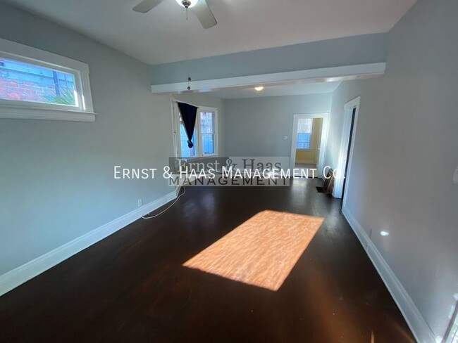 Building Photo - Lovely 2 Bedroom House Just Steps From Fin...