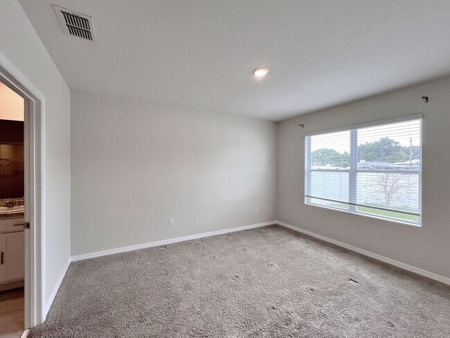 Building Photo - Four-Bedroom Home Near Lake Hartridge