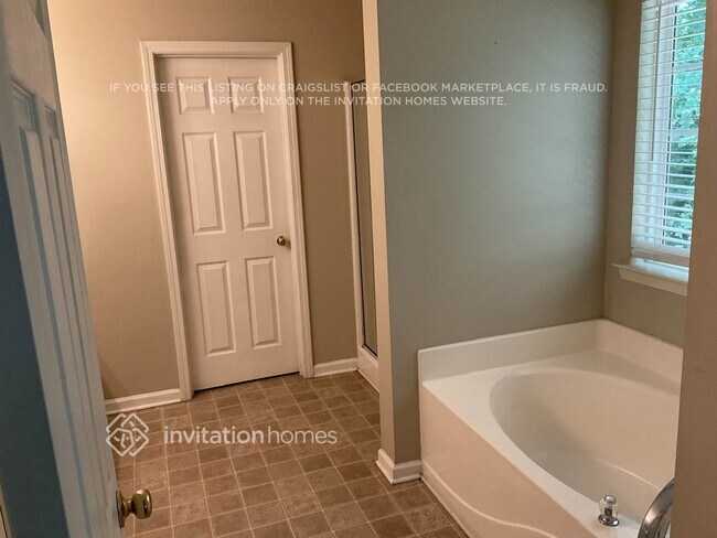 Building Photo - 4536 Parkway Cir