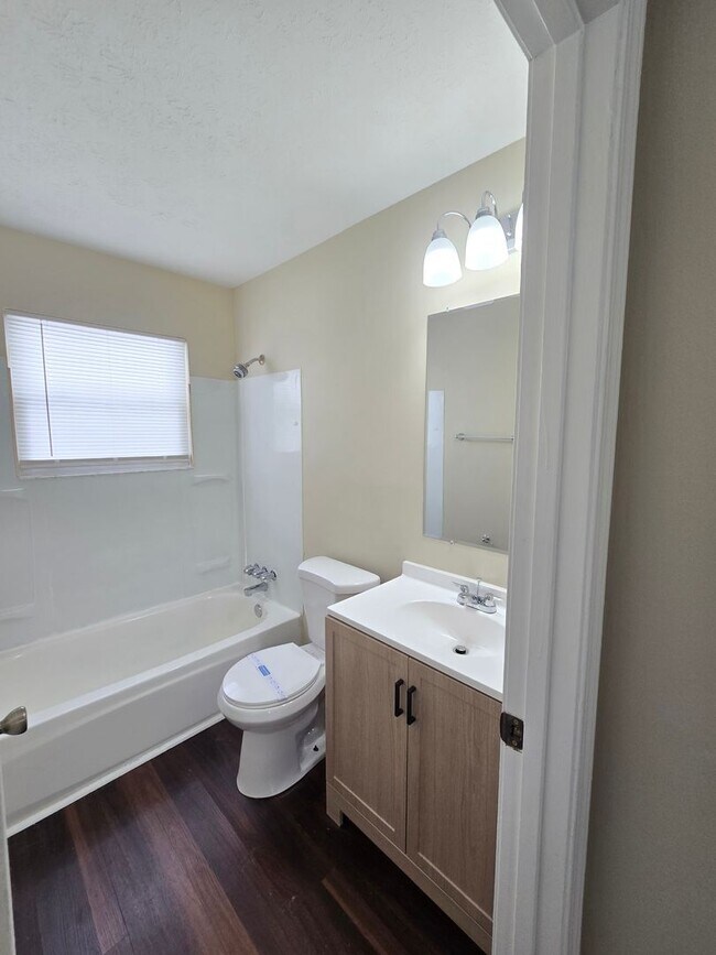 Building Photo - Nice, Recently Renovated, 3 Bedrooms, 1 Bath, Brick Ranch Home available Now! Located on a Cul de...