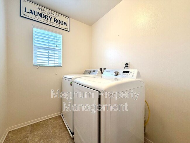 Building Photo - 37390 Paseo Violeta