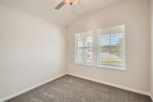 Building Photo - 360 El Capitan Lp