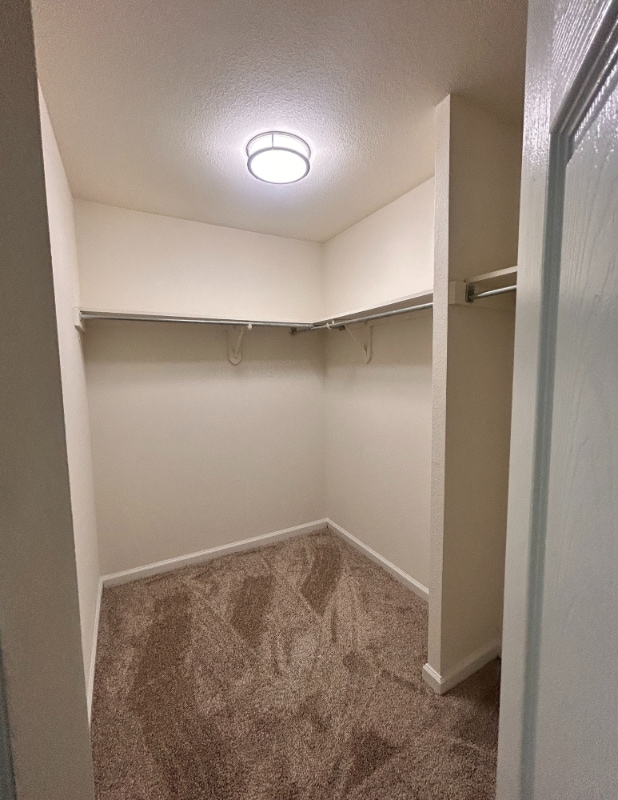 Building Photo - 1021 Fords Pointe Cir