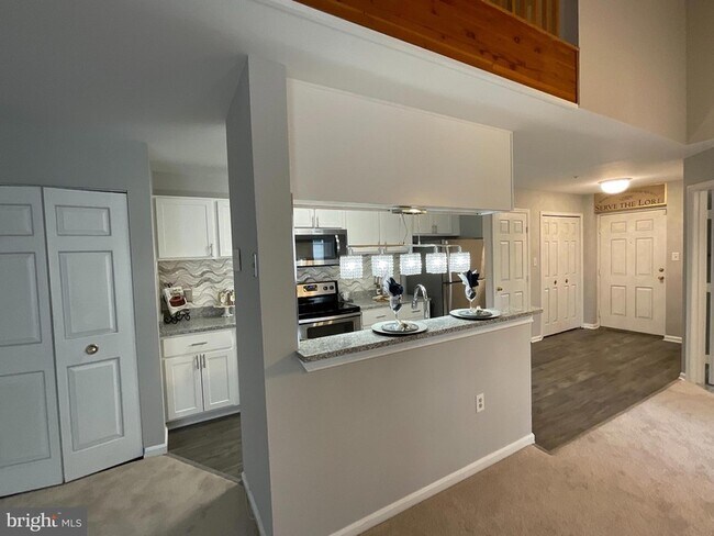 Building Photo - 9808 Lake Point Ct