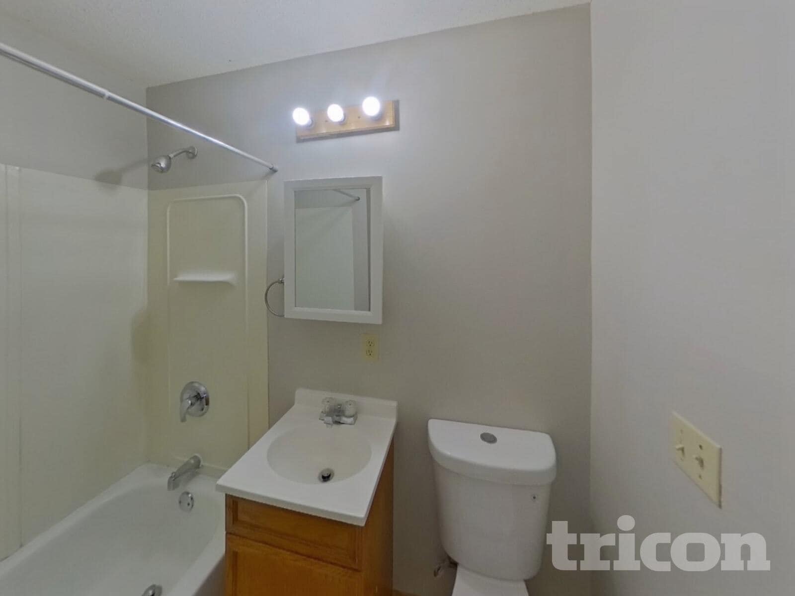 Building Photo - 2144 Sherwood Ave