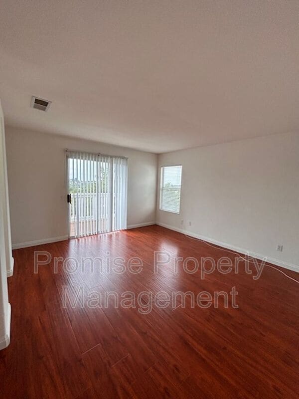 Building Photo - 1281 Avenida Amistad