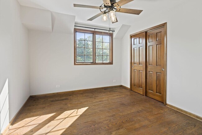Building Photo - 71 Crestview Dr