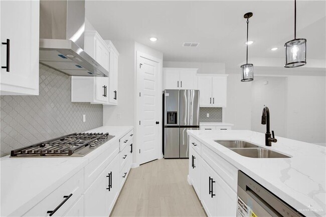 Building Photo - 25 Nerine Ave