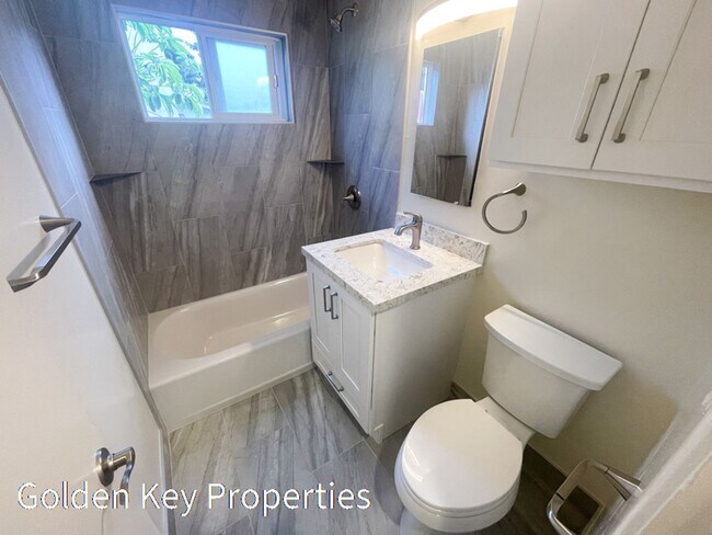 Building Photo - Remodeled 2-bedroom, 1 bathroom apartment blocks from the sand in Encinitas!