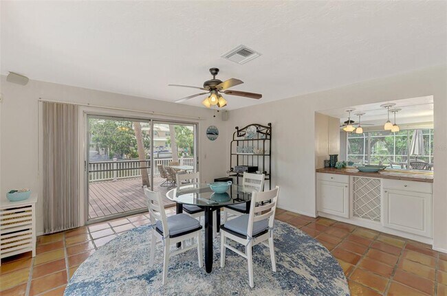 Building Photo - 4946 Commonwealth Dr